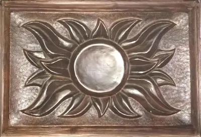 a metal picture with a sun in the middle at Family hotel Valchanovata Kashta in Fotinovo