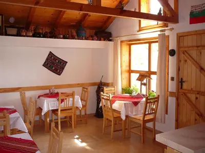 a dining room with tables and chairs and a window at Guesthouse Argacho in Stob