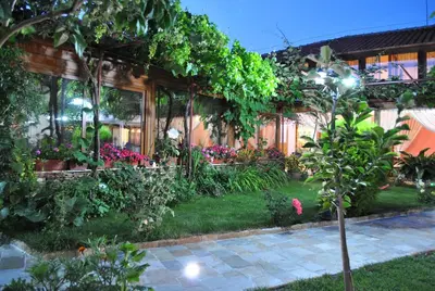 a garden with flowers and plants on a building at Family hotel Gradina in Ognyanovo