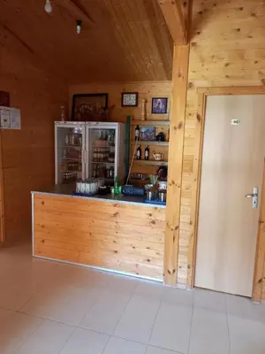 a room with a counter in a wooden building at Вилно селище МИРОВЕЦ in Malŭk Izvor