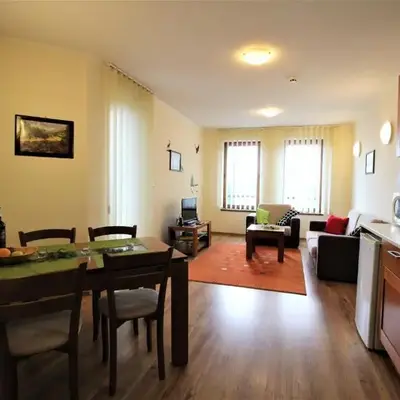 Pine Tree Apartment D34