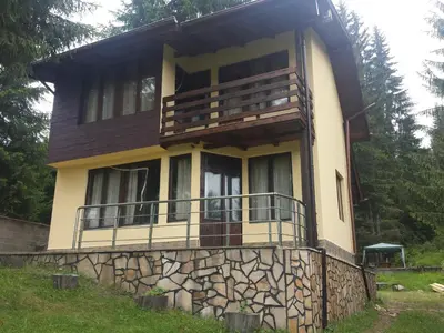a house on top of a stone wall at Вила Мерджан in Sarnitsa