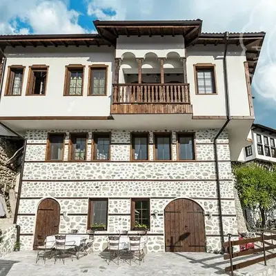Manoleva House