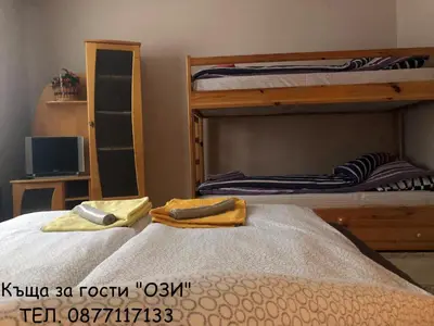 two bunk beds with towels on top of a bed at Къща за гости Ози in Ovchartsi