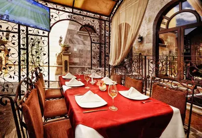 a table in a restaurant with a red table cloth at Hotel Chinar in Hisarya