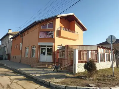 a building with a bike parked in front of it at Стаи за гости Елени in Shiroki Dol