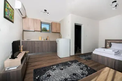 a small room with a refrigerator and a kitchen at Къща за гости Елица in Starchevo