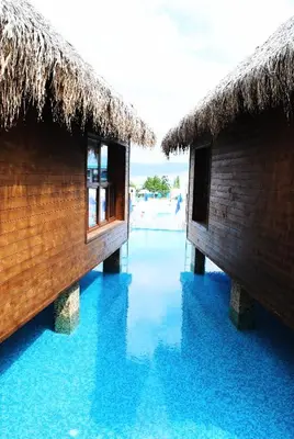 two huts on the water next to the ocean at Бора Бора in Sapareva Banya