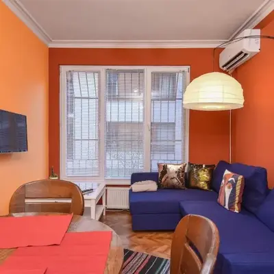Vintage Spot - Colorful One-Bedroom Apartment by Flat Mаnager
