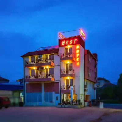 Hotel West