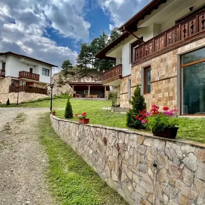 Farmhopping Village