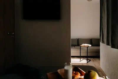 a living room with a couch and a bowl of fruit at Magnificent apartment in the mountains in Banite