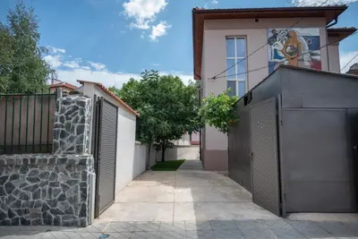 a house with a gate and a fence at Къща за гости Фолис in Kyustendil