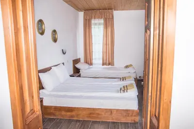 two beds in a small room with a window at Villa Zaburdo in Zabŭrdo