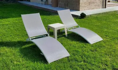 two benches and a table on the grass at Къща за гости “Приятели“ in Ovchartsi