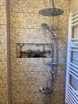 a shower in a bathroom with a tiled wall at Villa Rosa in Krayni Dol