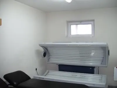 a room with a window and a window blind at Komitite Complex in Chuchuligovo