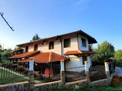 a house with a fence in front of it at Райчевата къща - Кюстендил in Kyustendil