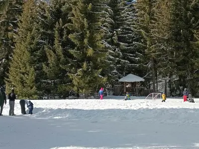 a group of people playing in the snow at Студио 