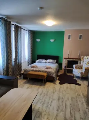 a bedroom with a bed and a green wall at Апартаменты Grand Ressort in Pamporovo