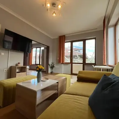 Rio Sunny 2BDR Apt near NDK - Metro - non-stop paid public Parking